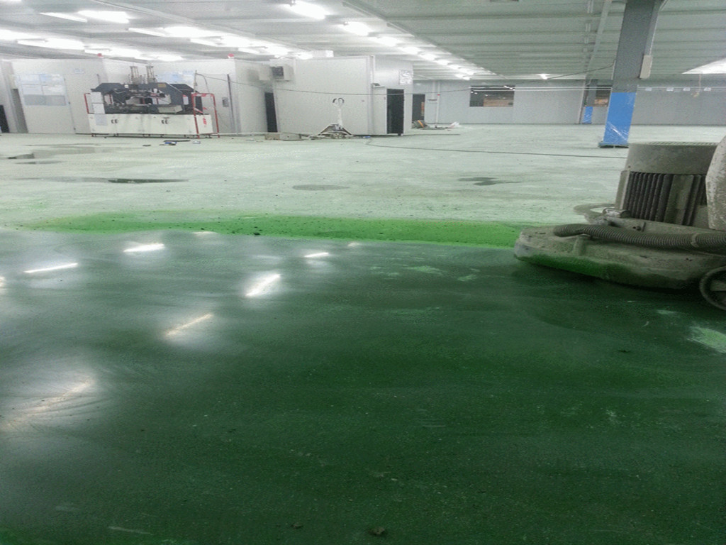 電子廠地面為何要采用防靜電地坪漆施工？